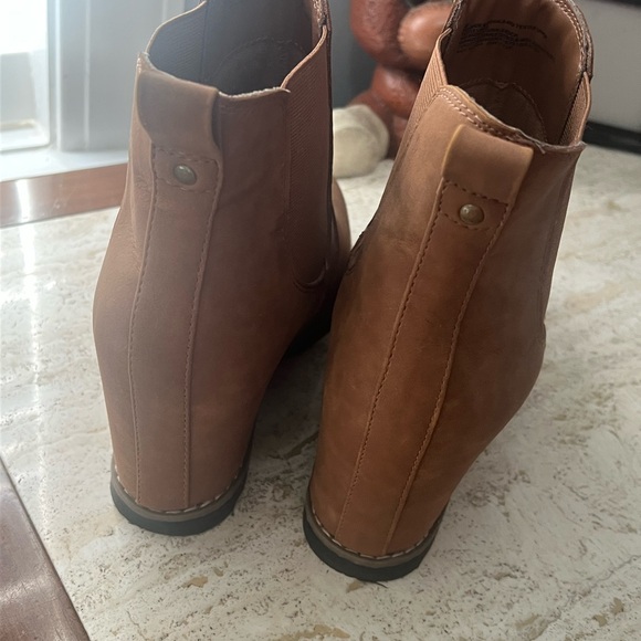 Universal Thread Brown Ankle Boots - Picture 2 of 5